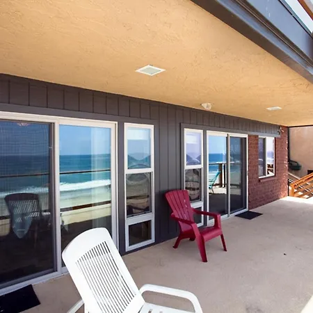 2489 Ocean Street Main Villa